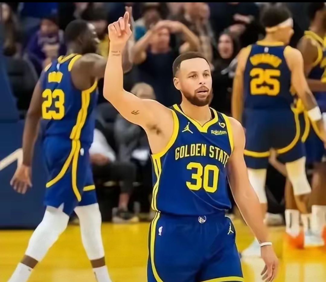 包含今夜NBA季后赛焦点战，金州勇士防线松动，目标明确，训练强度明显提升的词条