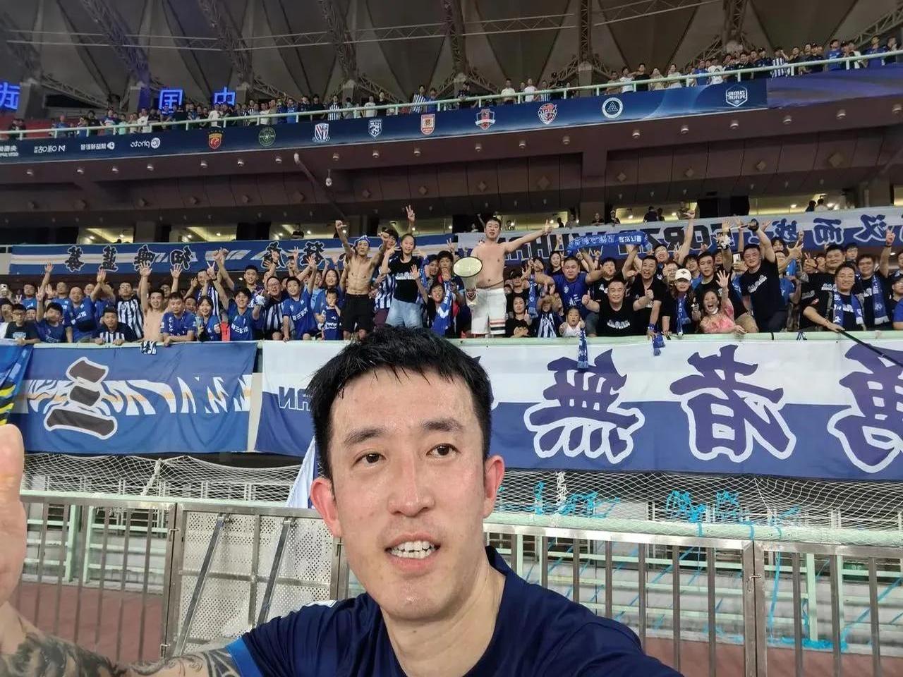  武汉三镇训练开放日；加时末段伤情更新引欢呼；社区盾在即；控场能力受关注